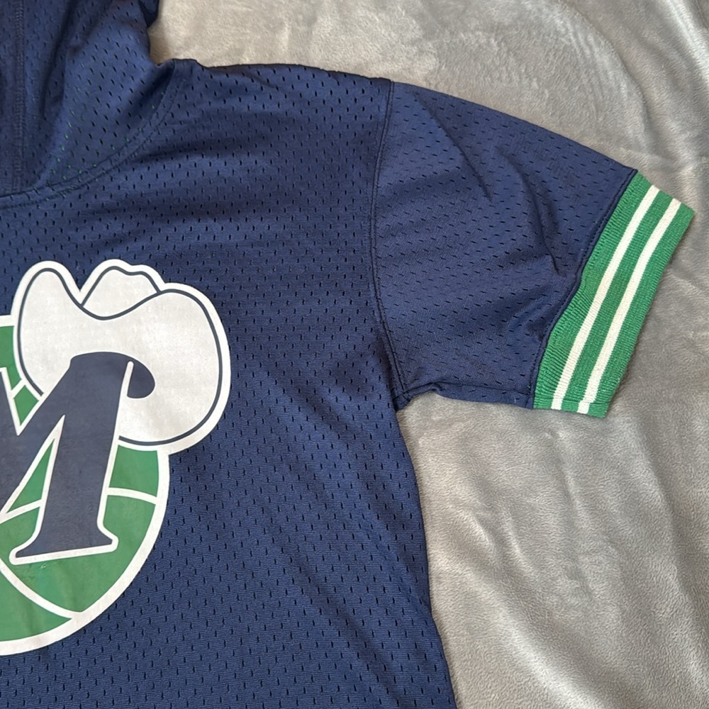 Dallas Mavericks Mitchell & Ness Youth Hardwood Classics Unbeaten Hoodie T-Shirt - Picture 3 of 14